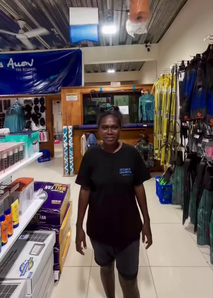 Solomon Pro Fishing & Dive Shop: staff in shop environment