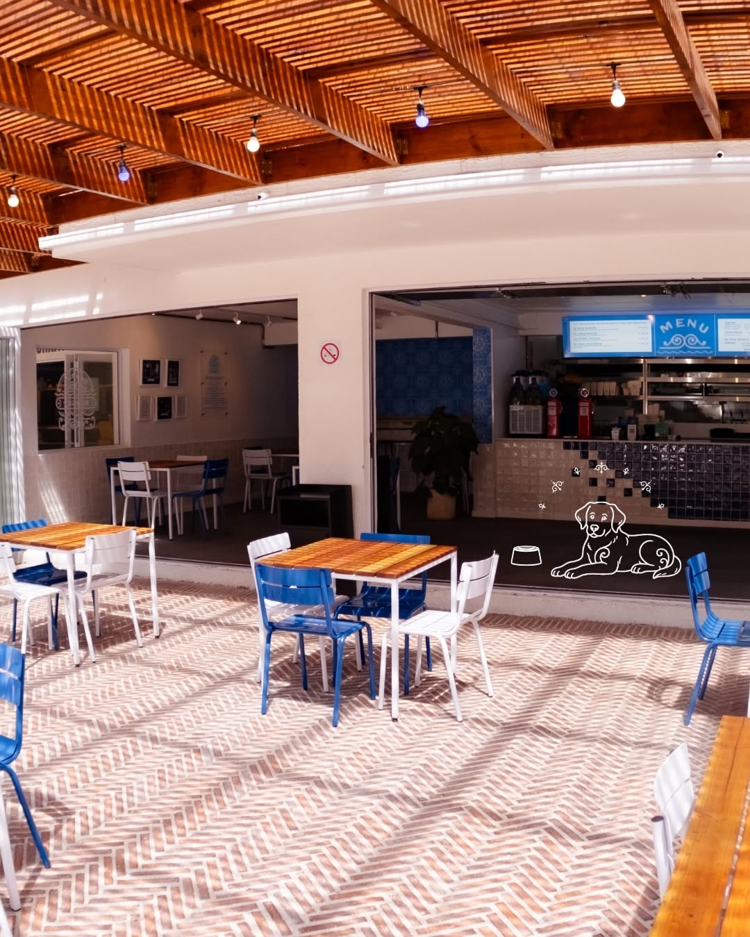 De Vrije Burger: clear photo of restaurant terrace