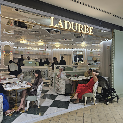 Ladurée: clear view of venue atmosphere