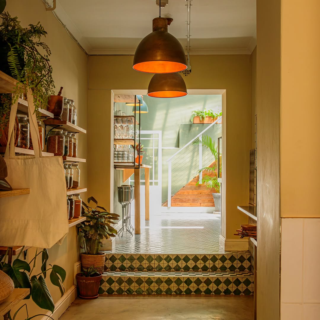 The Melting Pot: beautiful, professional interior shot