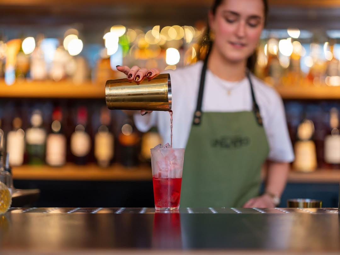 Unclaimed Bar: professional photo of drink preparation