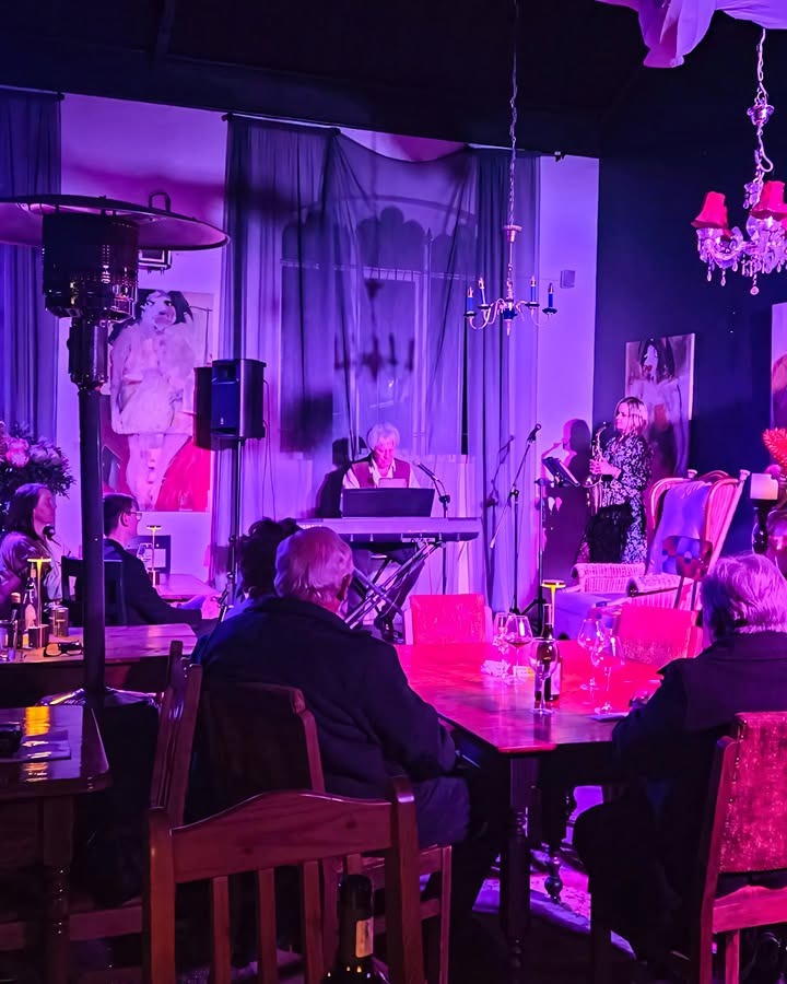 Die Pienk Kerk: venue atmosphere and performance
