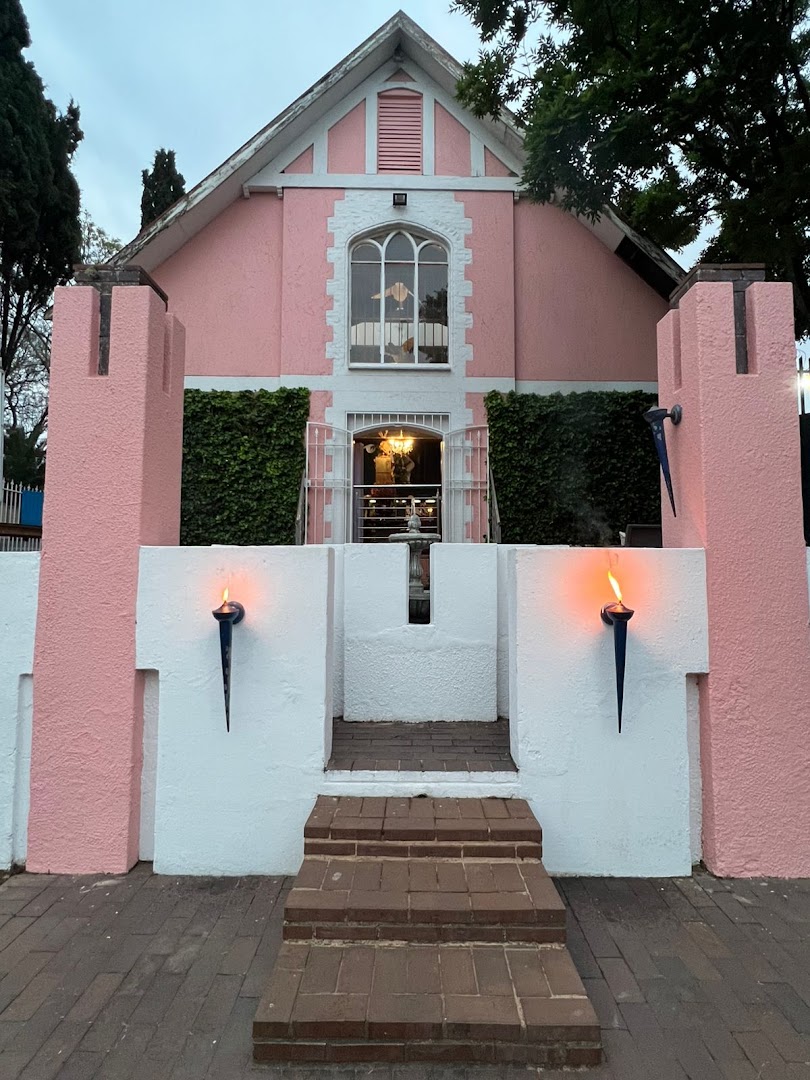 Die Pienk Kerk: attractive exterior view of venue