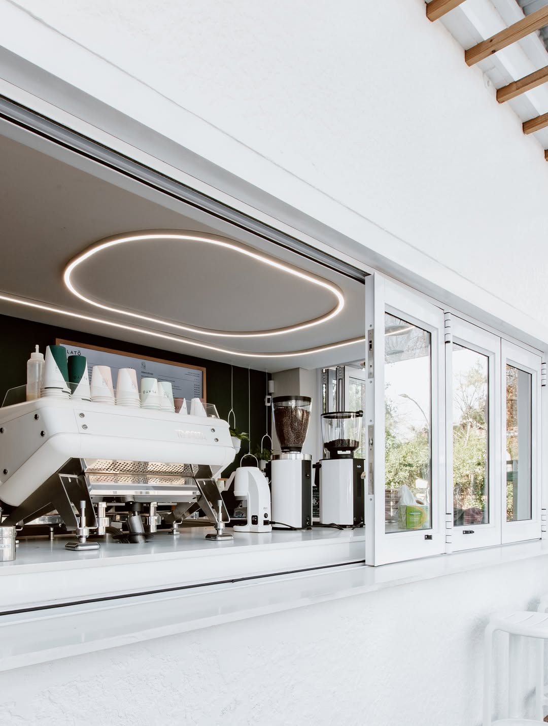 Platō Coffee Gqeberha: professional shot of coffee station