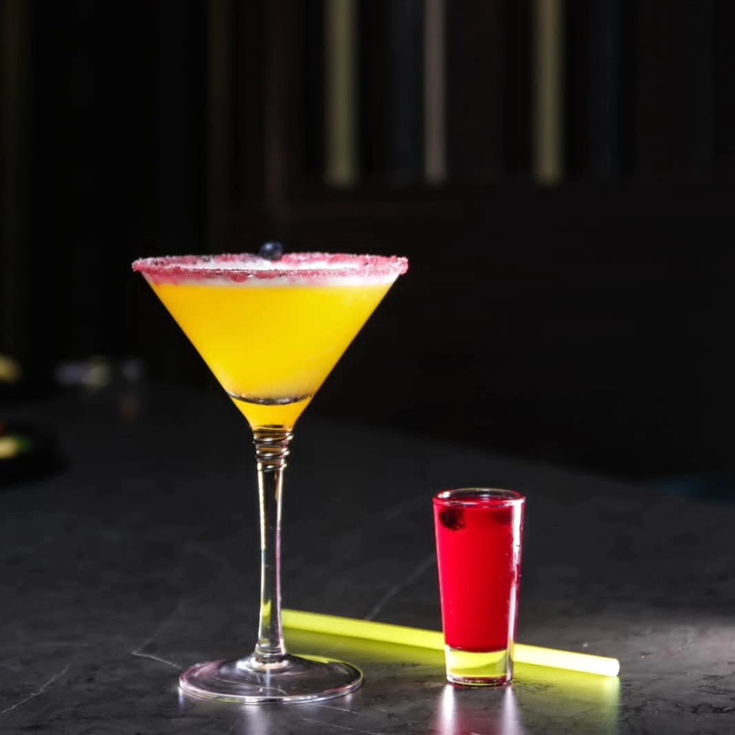 Elements: professional, high-quality cocktail photography