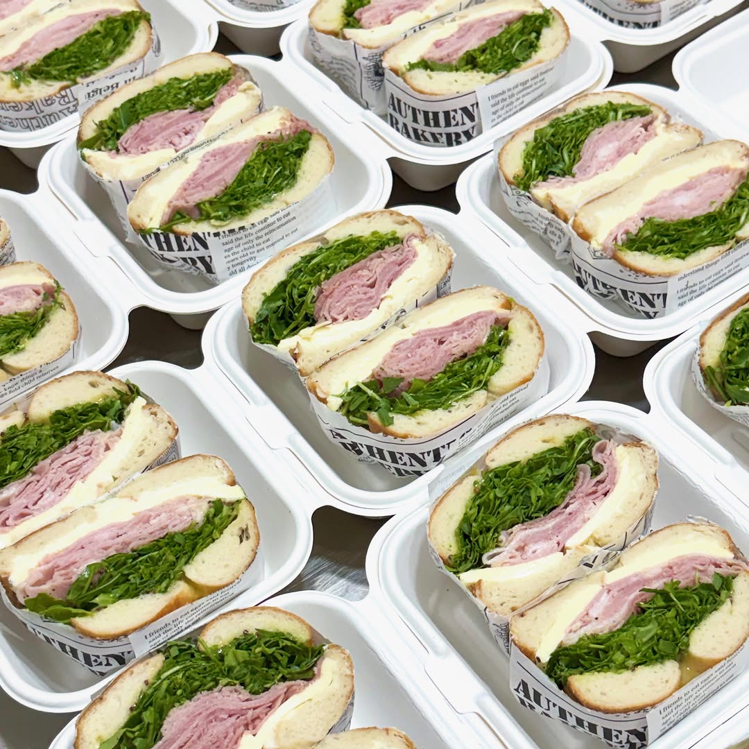 Dobby Bagel: appetizing photo of prepared food