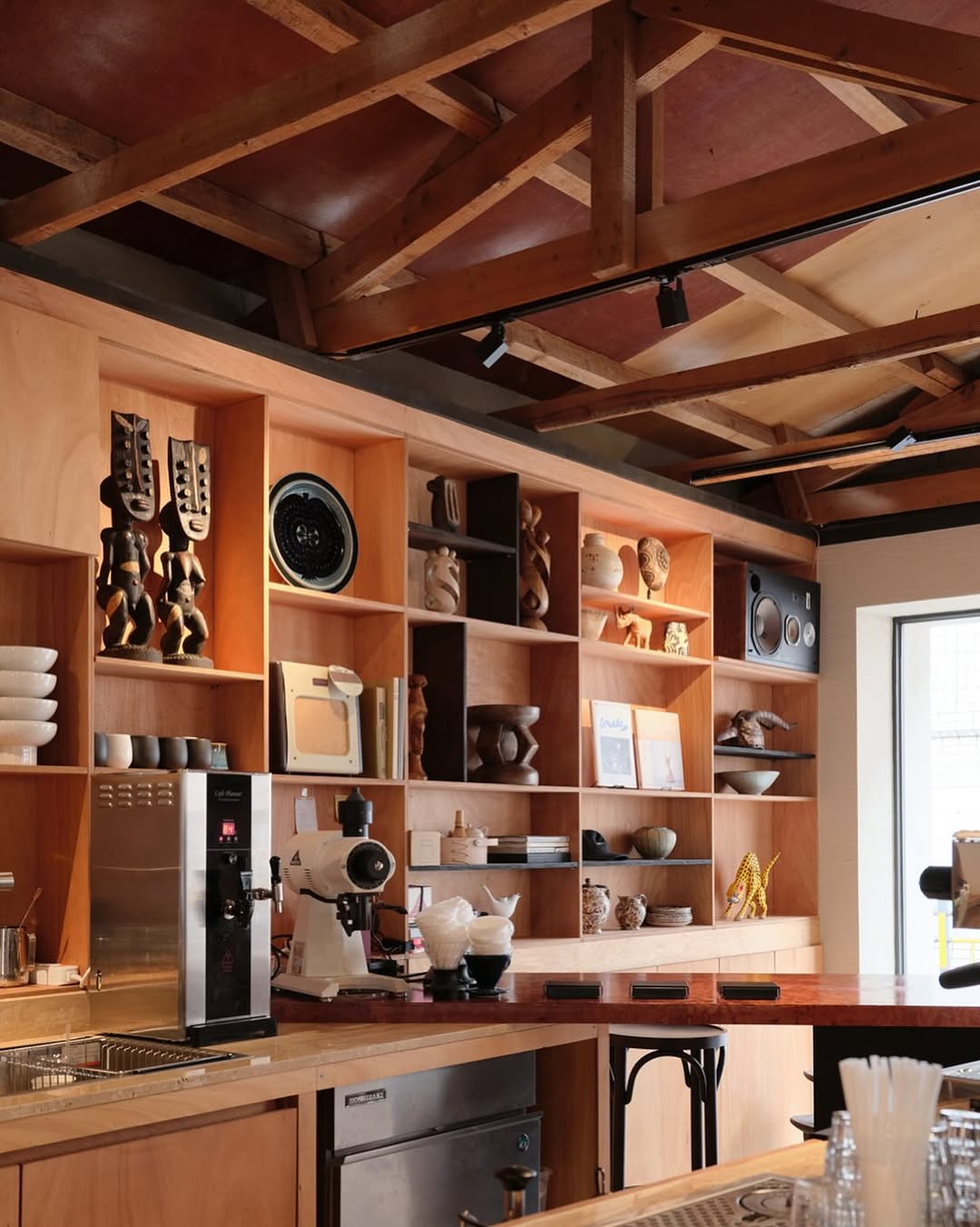 Akiwawa: high quality interior atmosphere shot