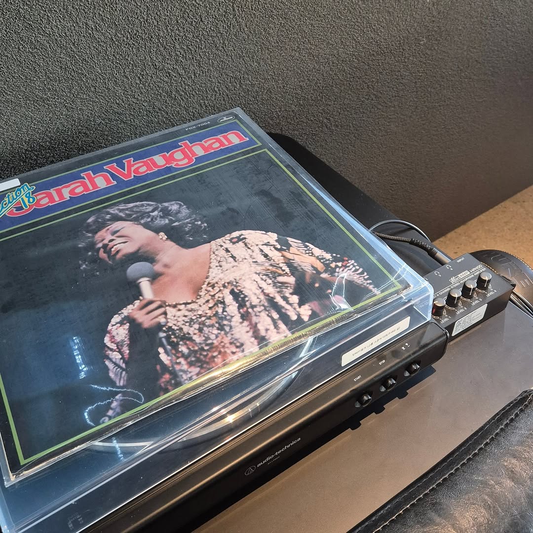 Turn Around: bar's music atmosphere