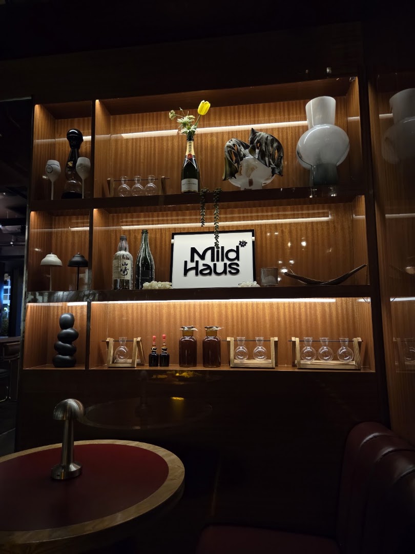 Mild Haus: attractive, professional interior shot