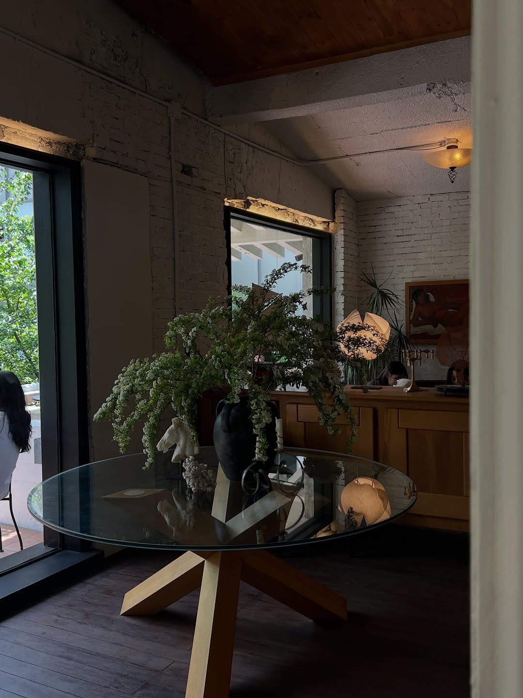 Saddles Coffee & Bar: atmospheric and high quality interior