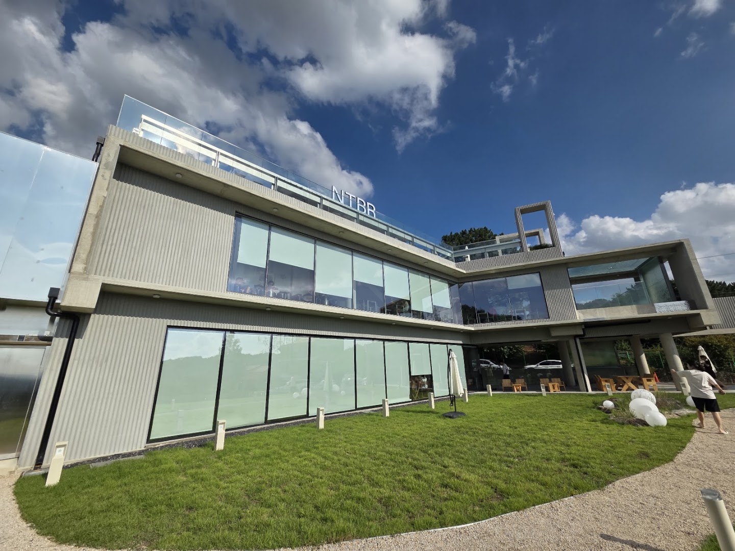 NTBR: clear professional exterior shot