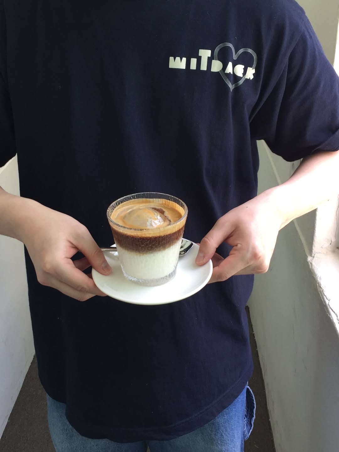 Witdaek: appealing photo of served drink