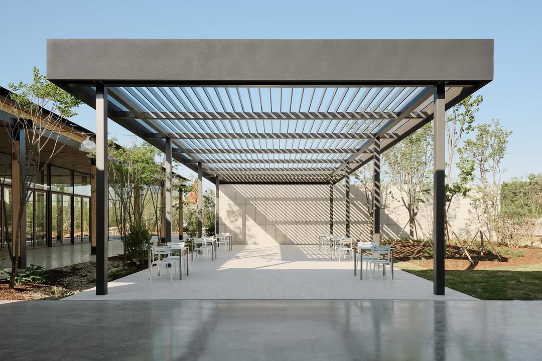 COTE: professional architectural shot of terrace