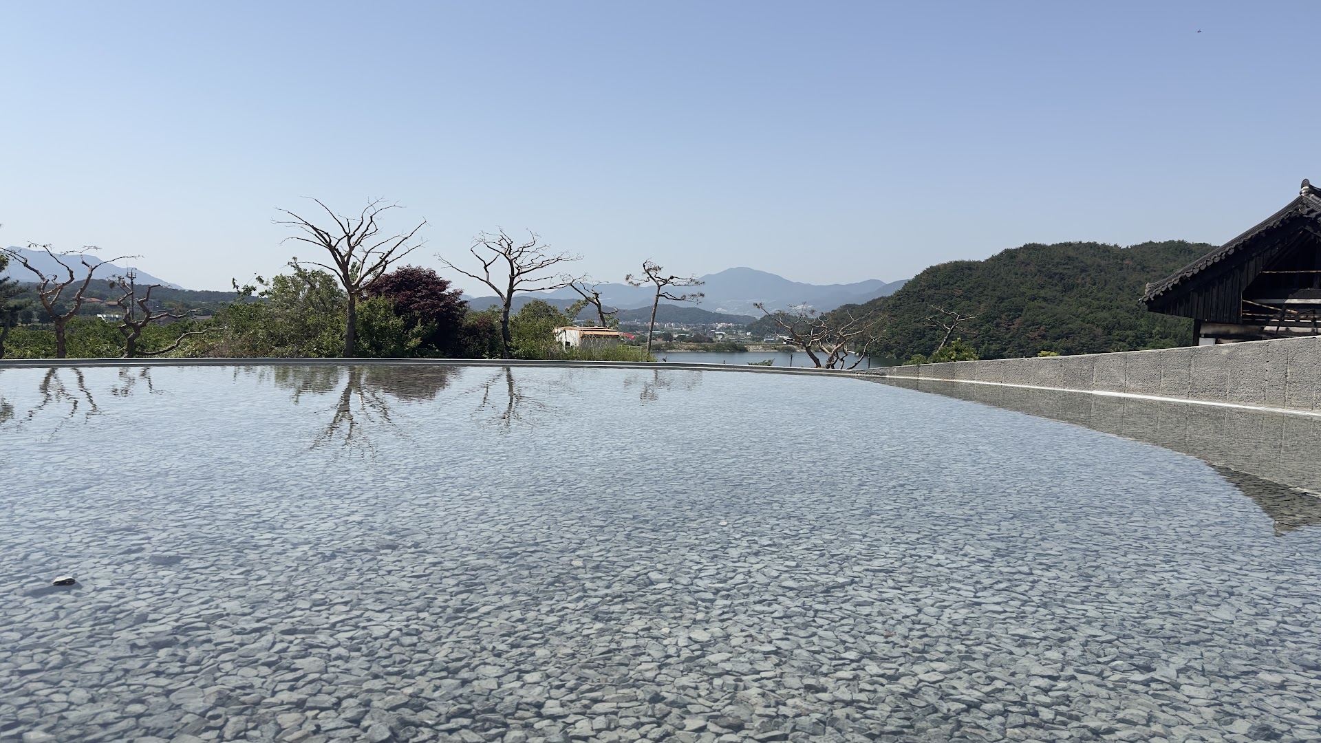 Breath Coffee Works: beautiful scenic venue atmosphere