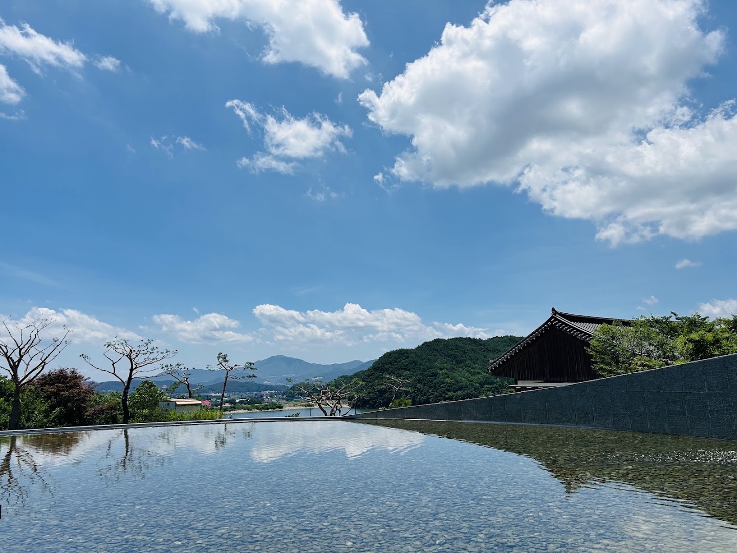 Breath Coffee Works: beautiful scenic venue atmosphere