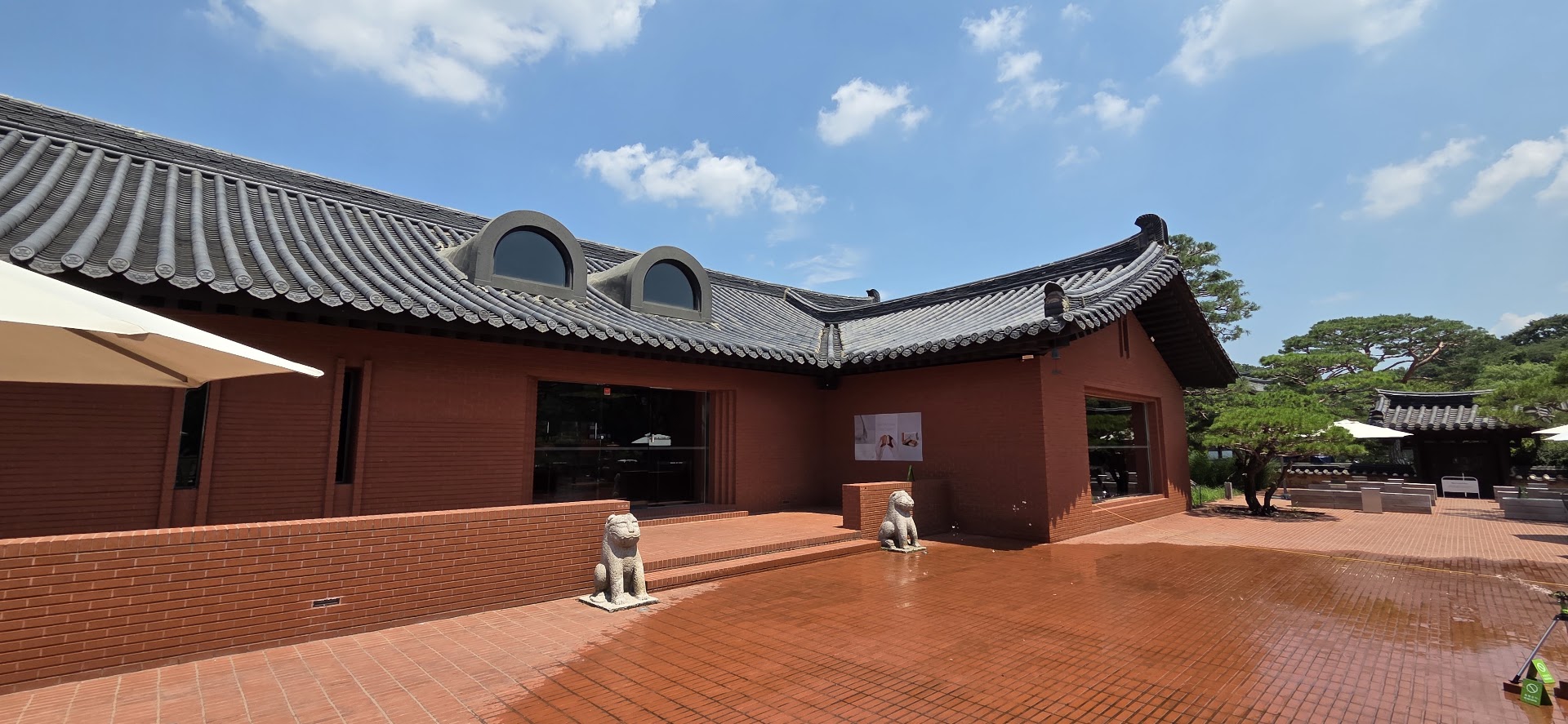 Eyst 1779: clear exterior shot of venue