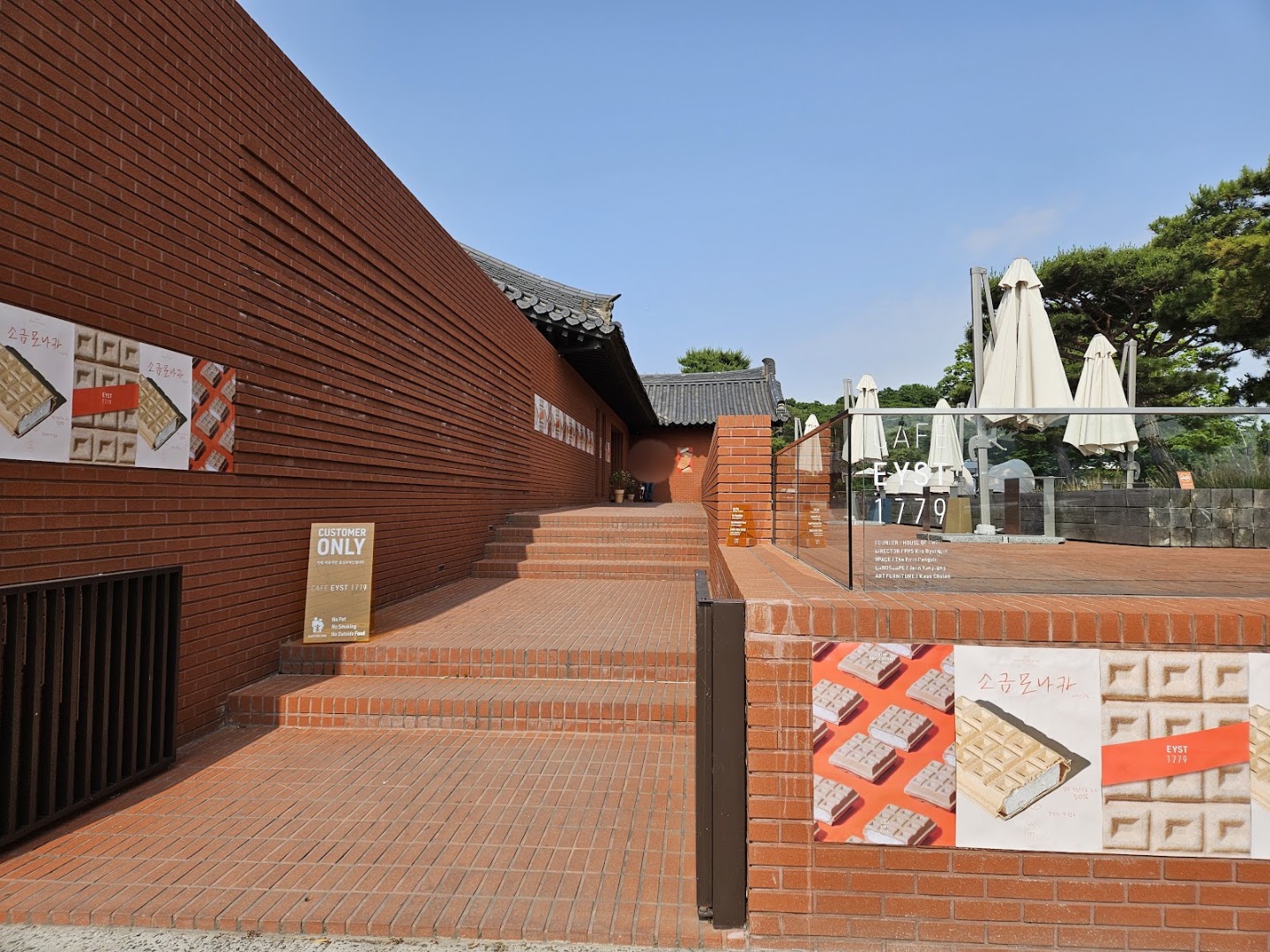 Eyst 1779: clear, professional exterior shot