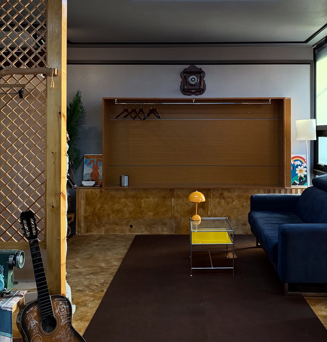 Second Vintage: shop interior and atmosphere