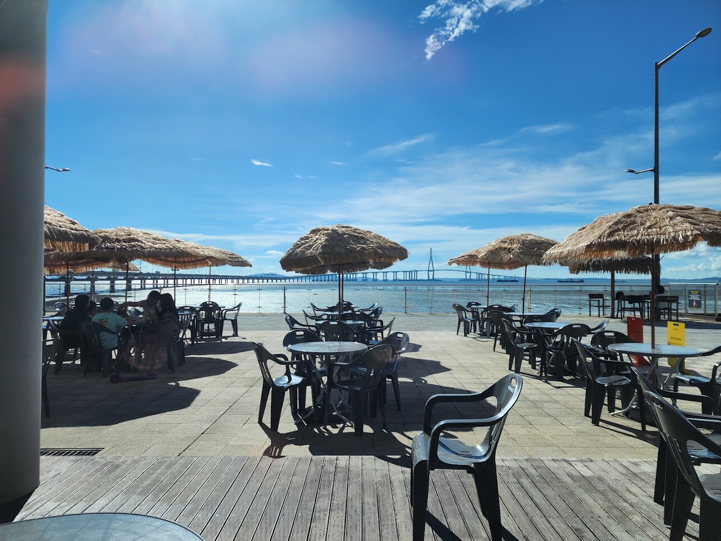 Long Beach Coffee & Bread: inviting outdoor terrace with view