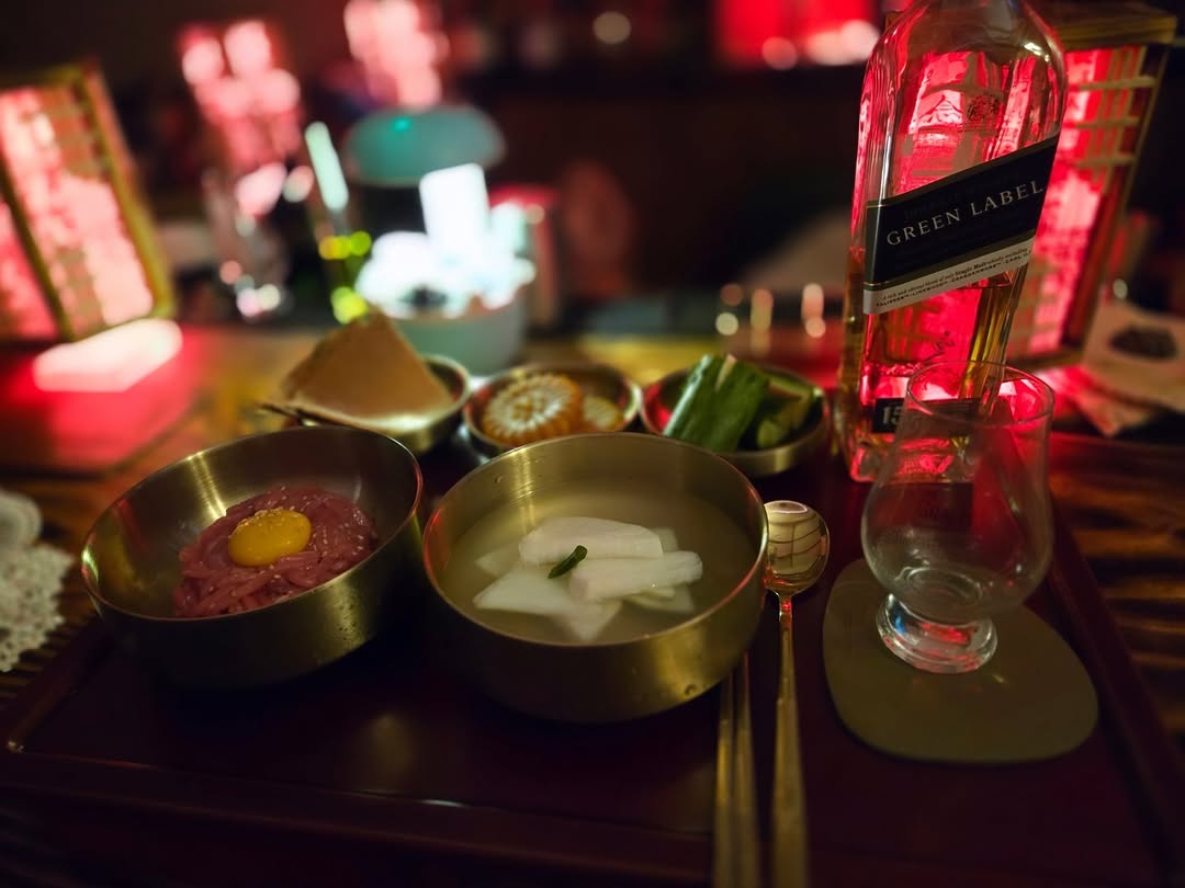 Cheotseon Gwakji: appetizing food and drink presentation