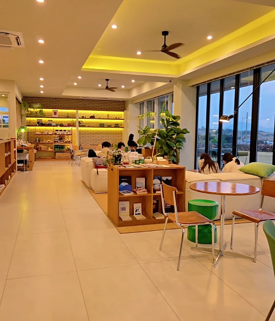 Glossy Matcha: inviting and professional interior shot