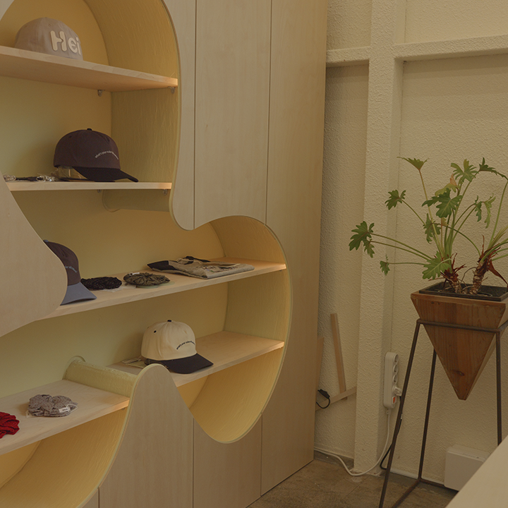 Heisan Jeju Flagship Store: clear display of shop products