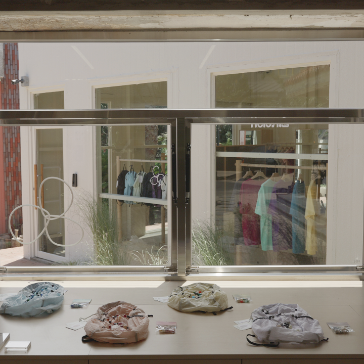 Heisan Jeju Flagship Store: clear display of shop products