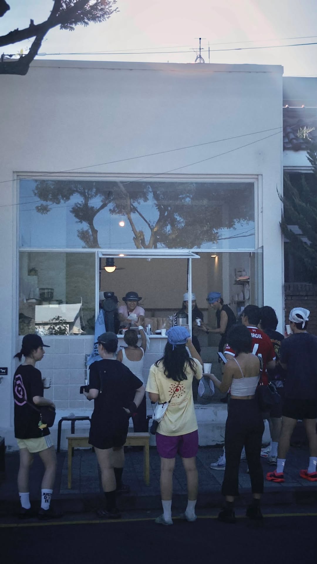 Kieki Coffee Stand: venue atmosphere and customers