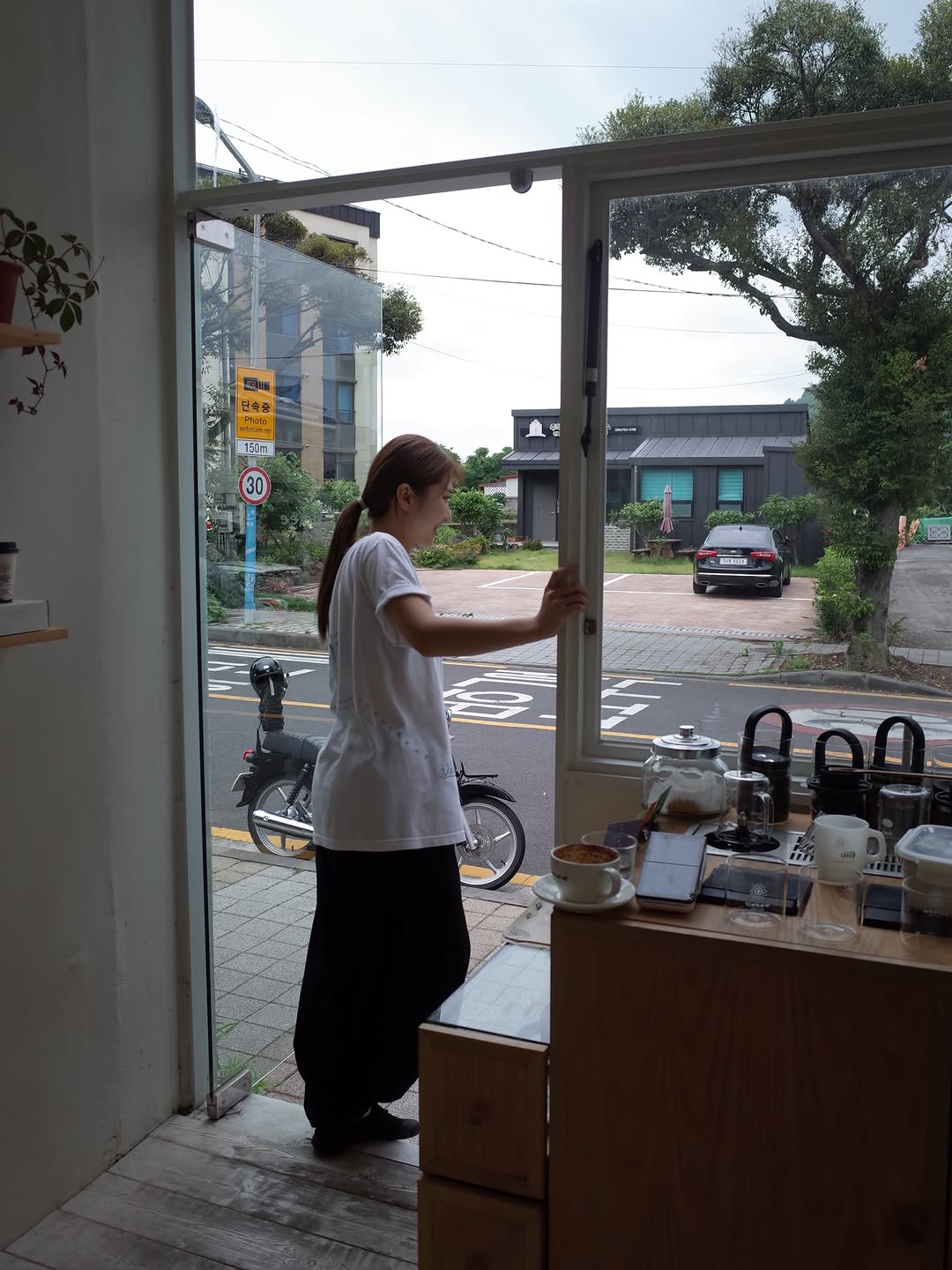 Kieki Coffee Stand: inviting atmosphere and professional composition