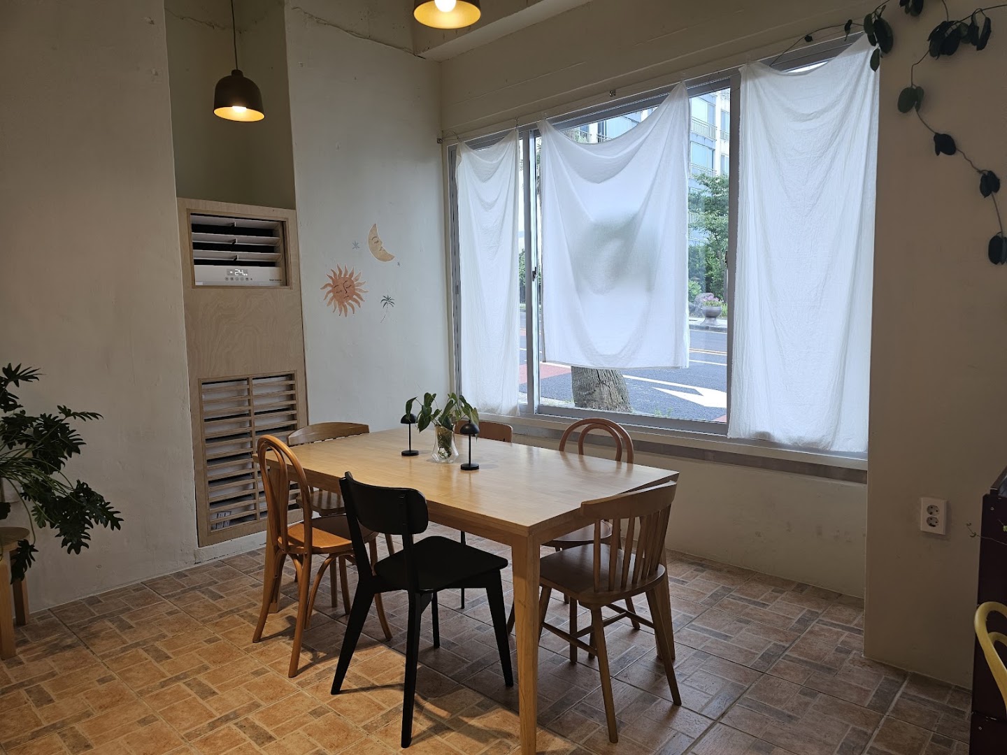 Napul Coffee House: inviting and clean interior shot