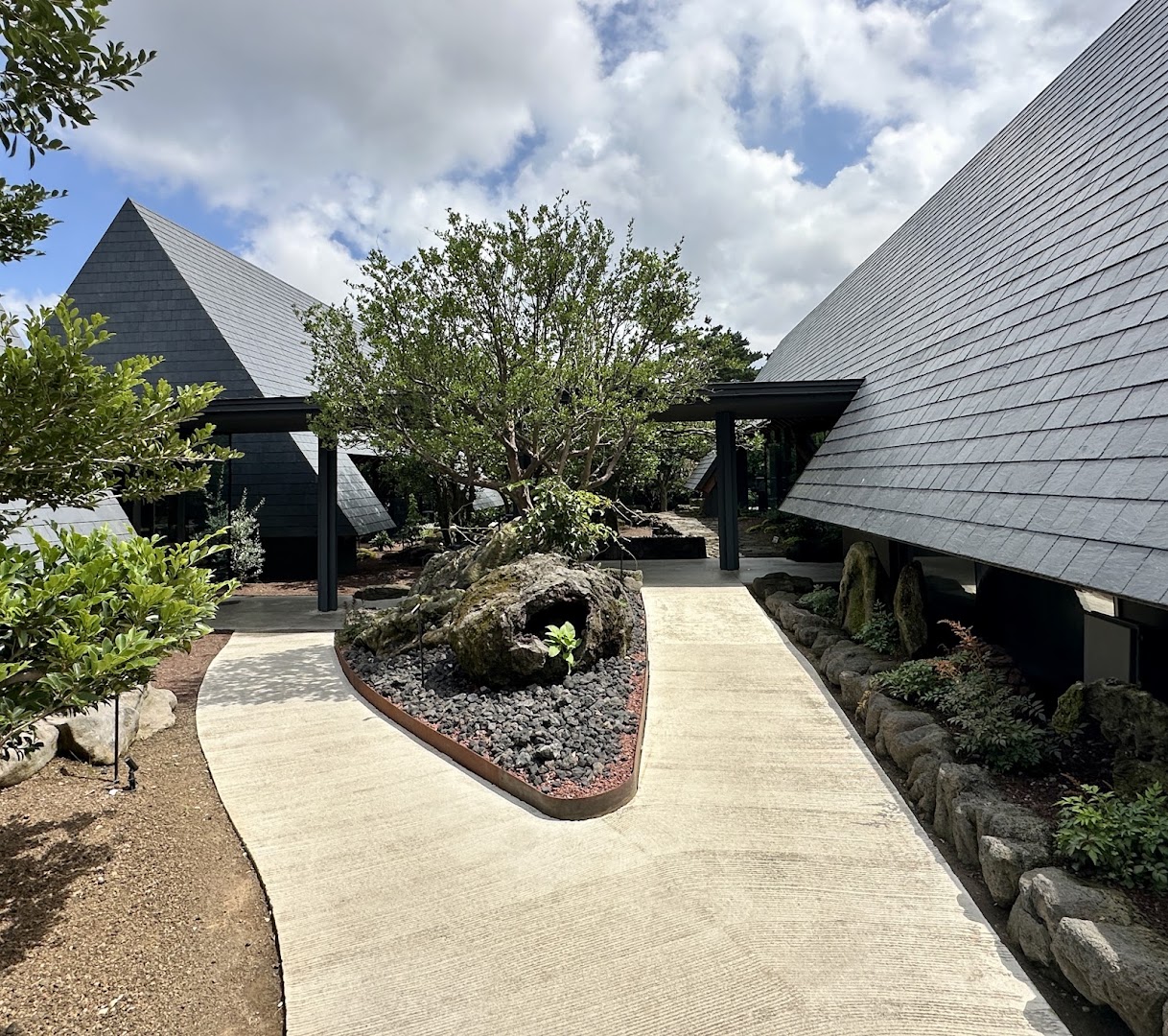 Yuji Coffee Works: professional photo of venue exterior