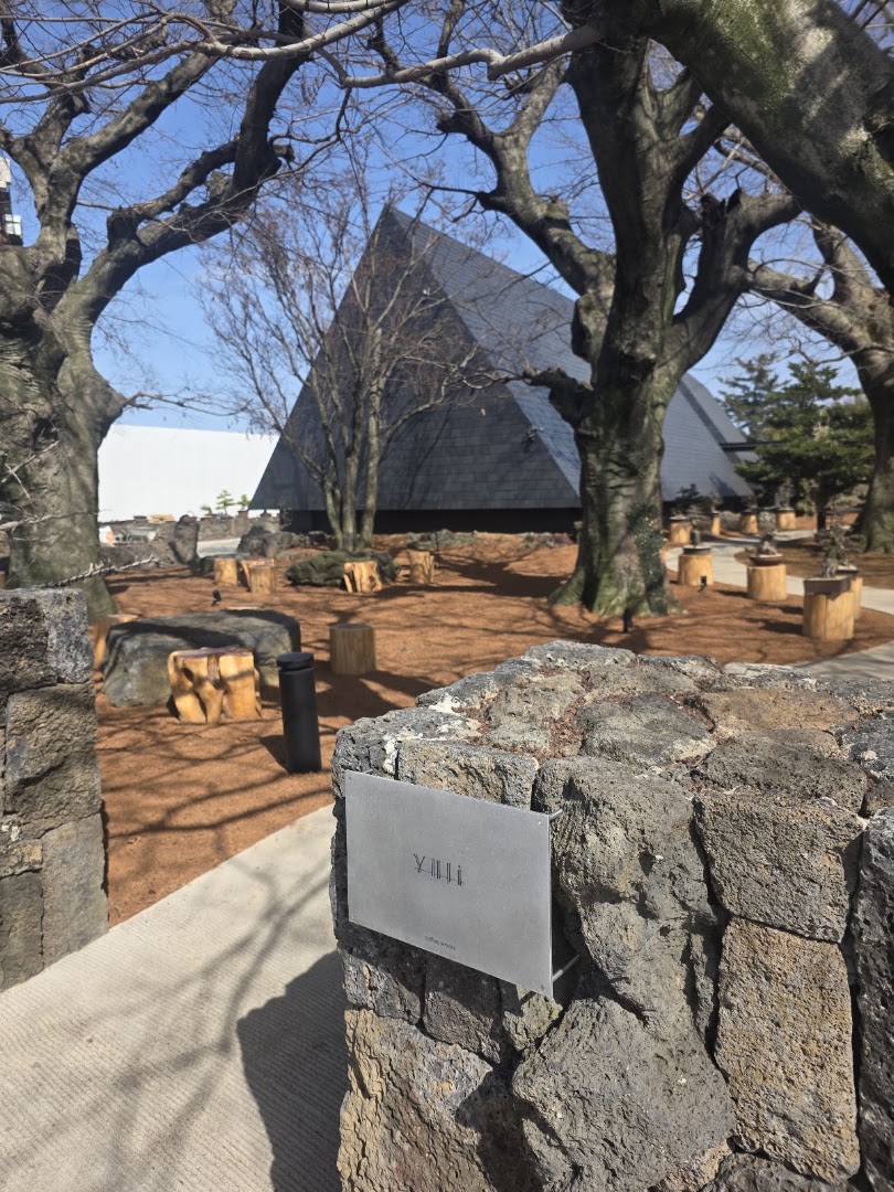Yuji Coffee Works: attractive exterior and venue atmosphere