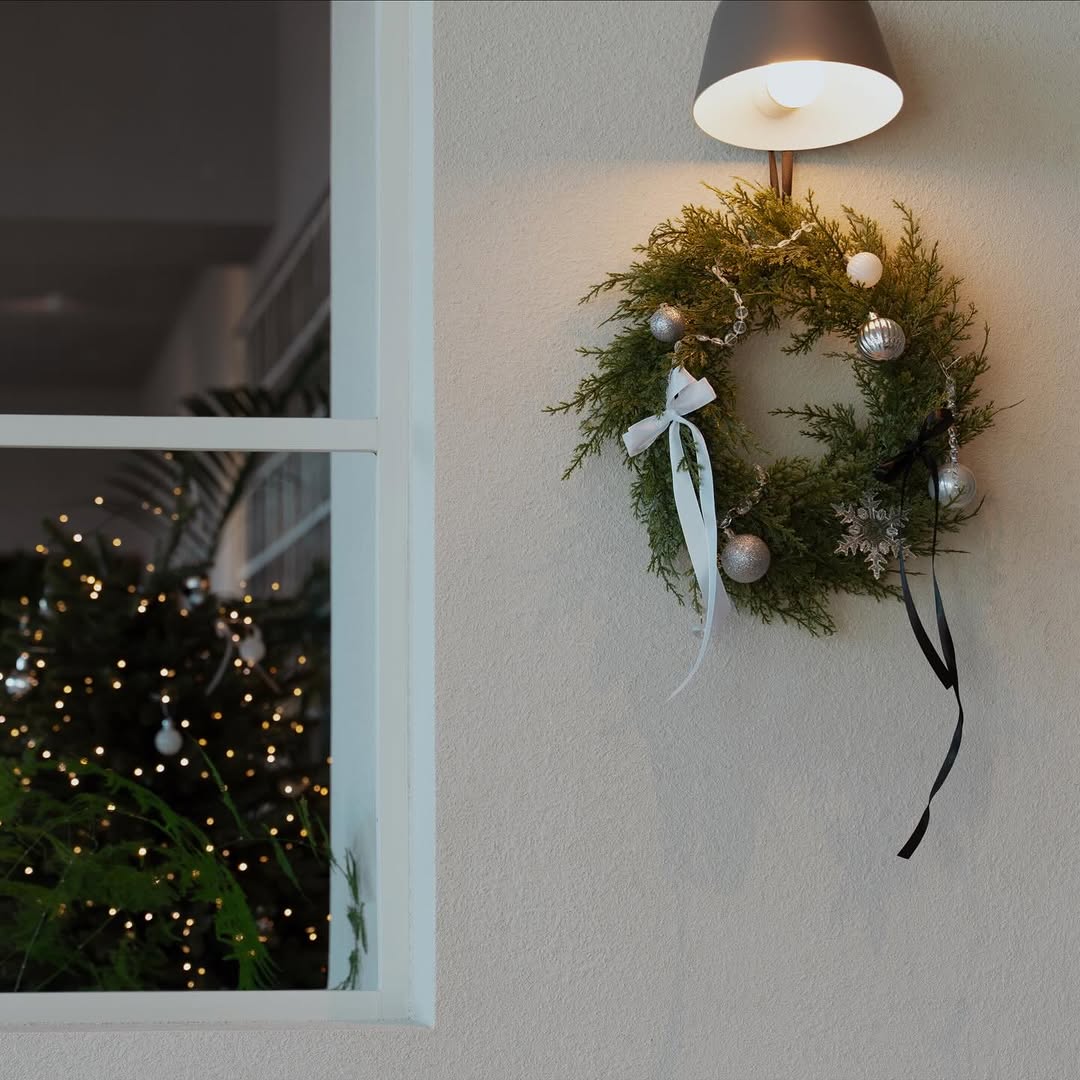 Goof-off Innovation: attractive seasonal restaurant exterior decor