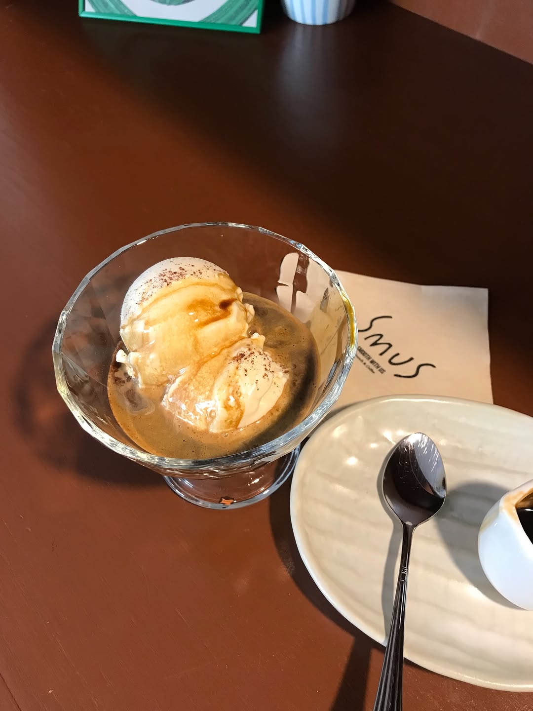 Smus: appetizing photo of served dessert