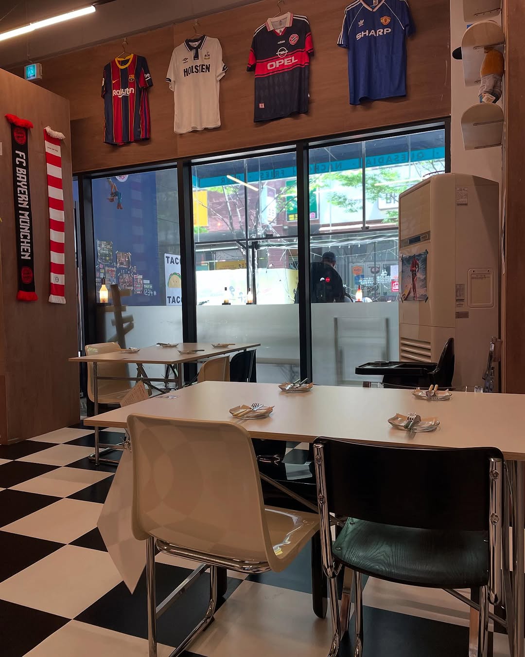 Taco City: clear photo of restaurant interior