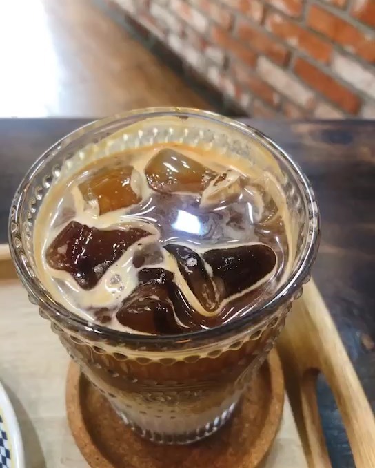 Café Lebom: appetizing photo of iced coffee