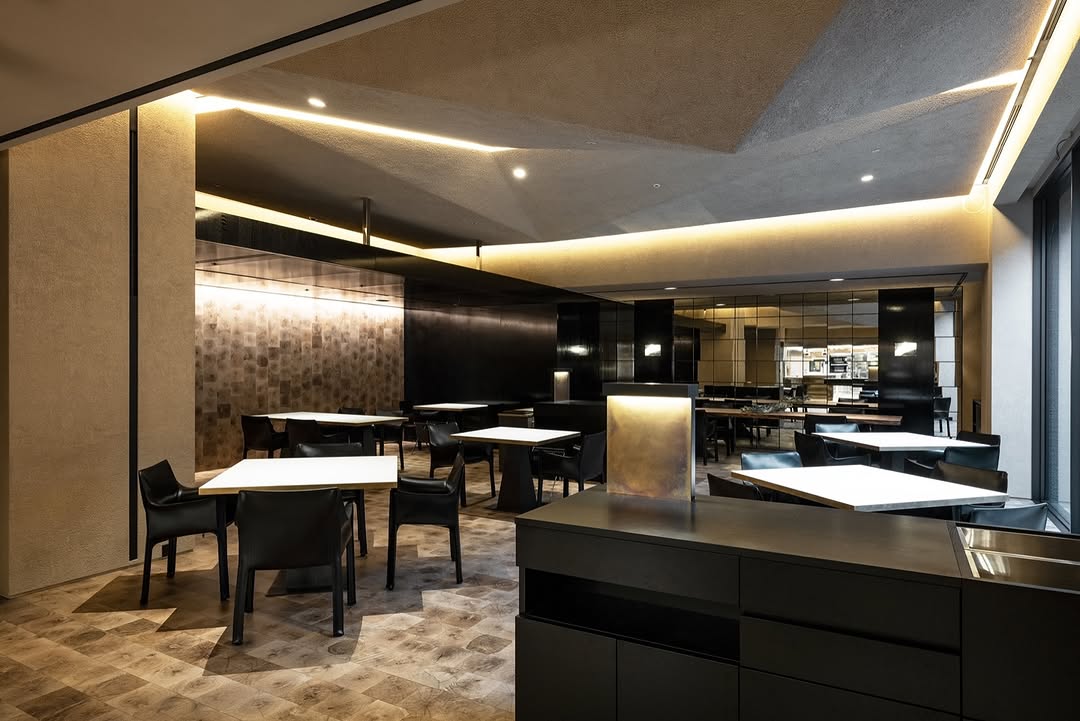 San: professional interior shot of restaurant