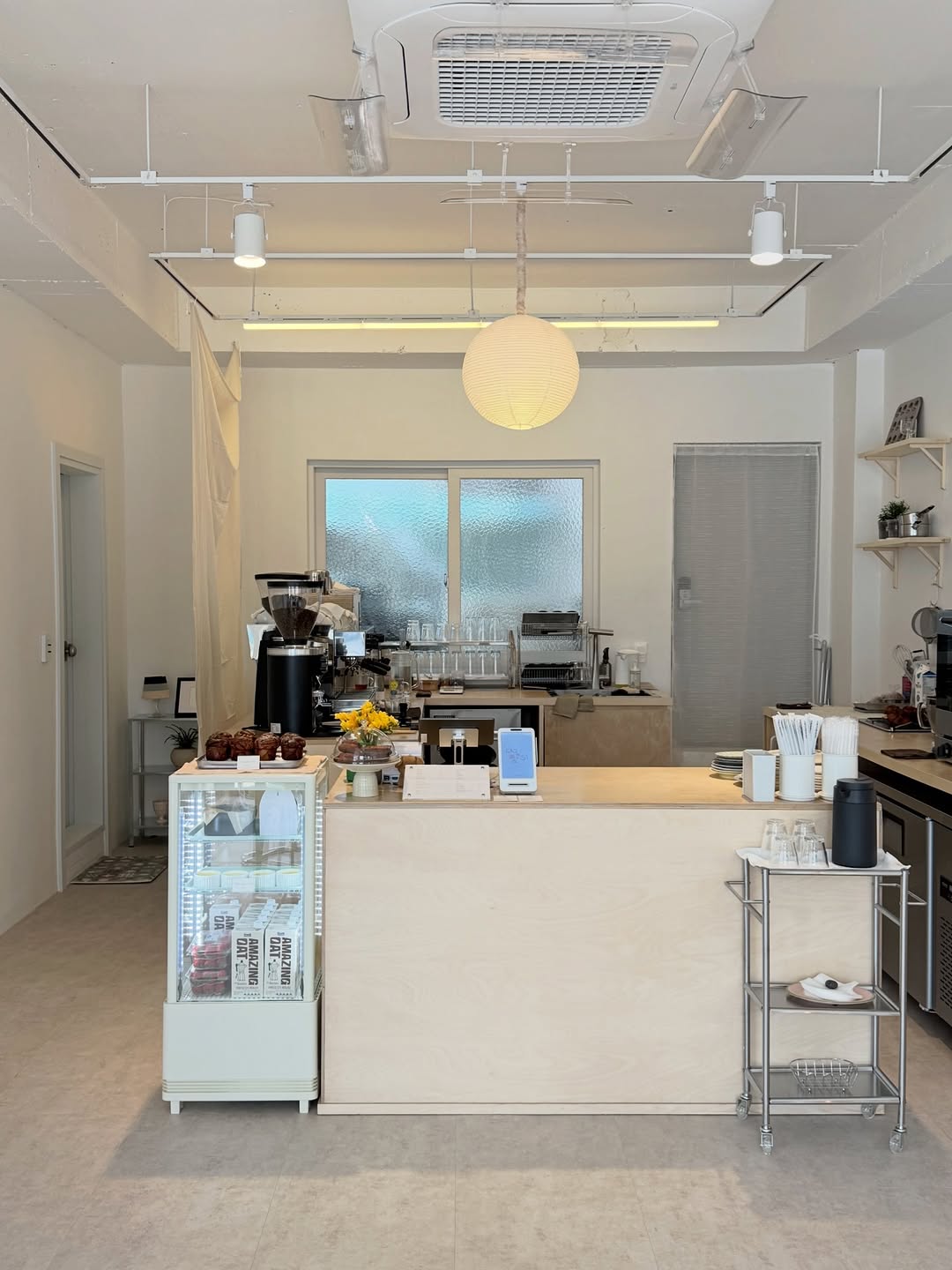 Doasi: clean, professional interior shot