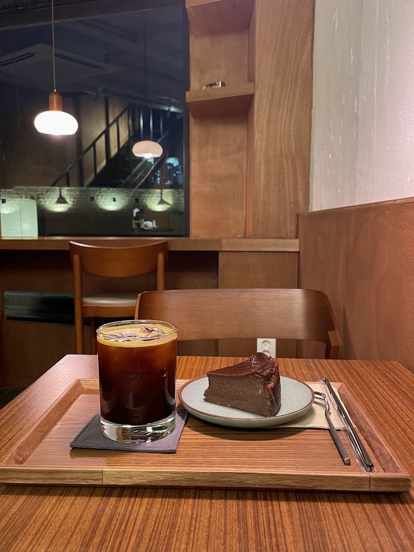 Jangyeol: appealing, high-quality food and drink