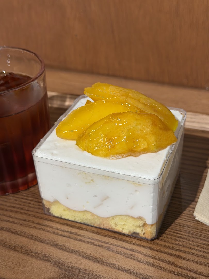 Jangyeol: appetizing photo of food item