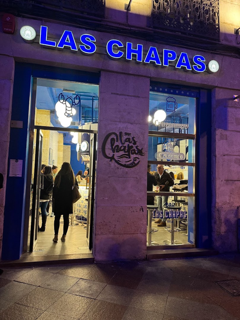 Bar Las Chapas: clear, inviting exterior of bar
