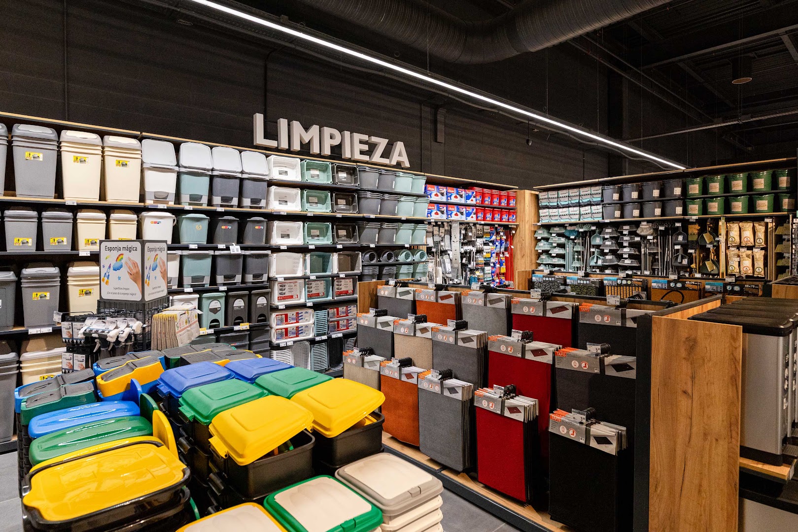 hôma: clear display of shop products
