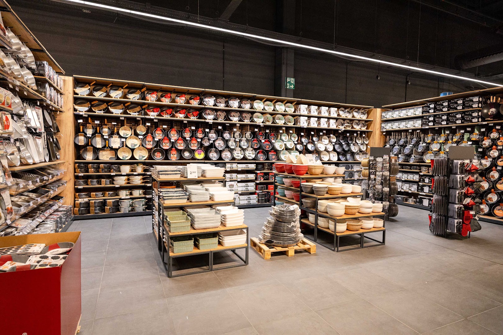 hôma: clear display of shop products