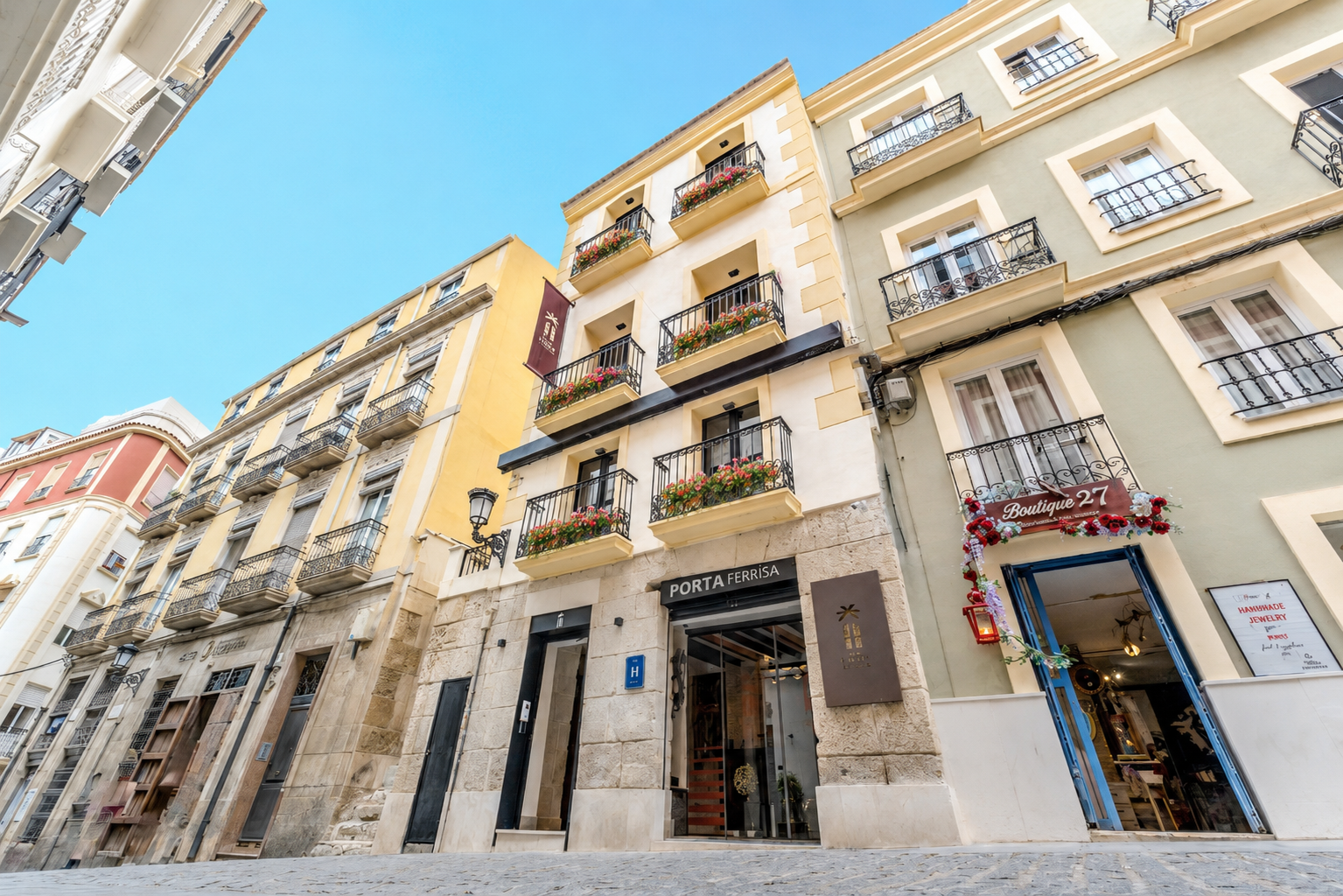 Hotel Boutique Porta Ferrisa: professional exterior shot of hotel