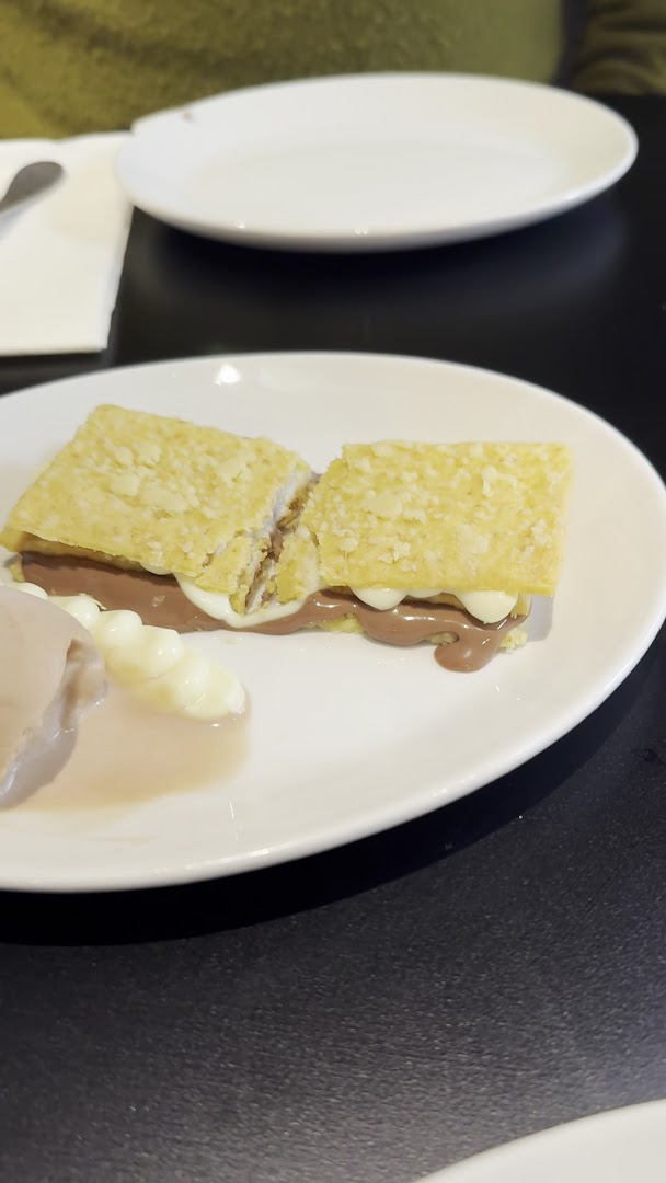 Lo de Quinet: appetizing photo of dessert dish