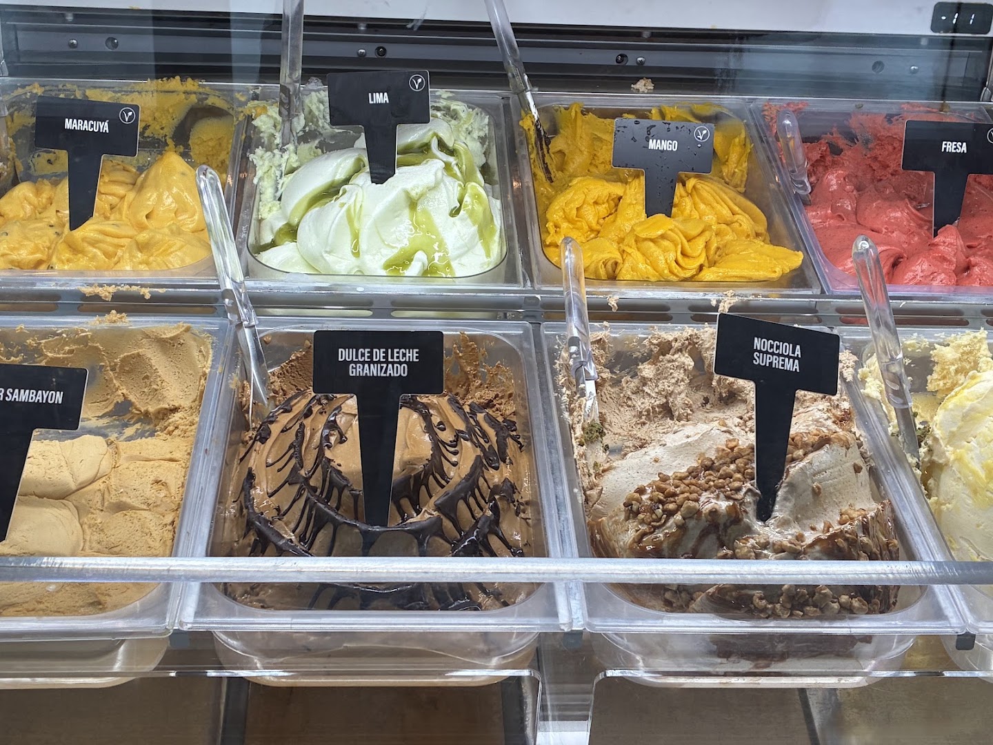 Lucciano's Alicante: clear, appetizing display of gelato