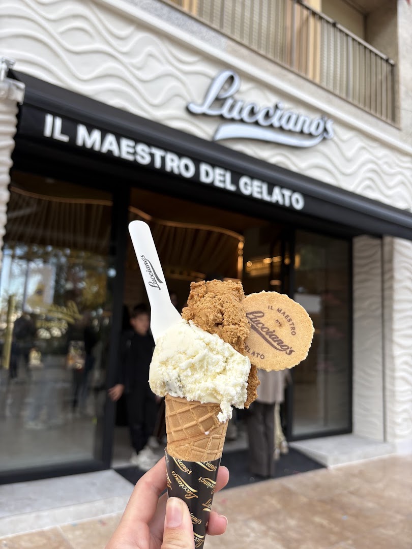 Lucciano's Alicante: appetizing product shot with branding