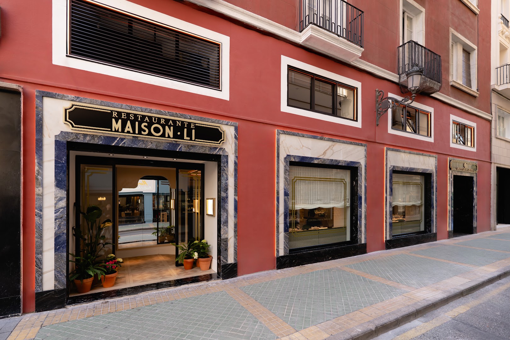 Maison Li: professional exterior shot of venue