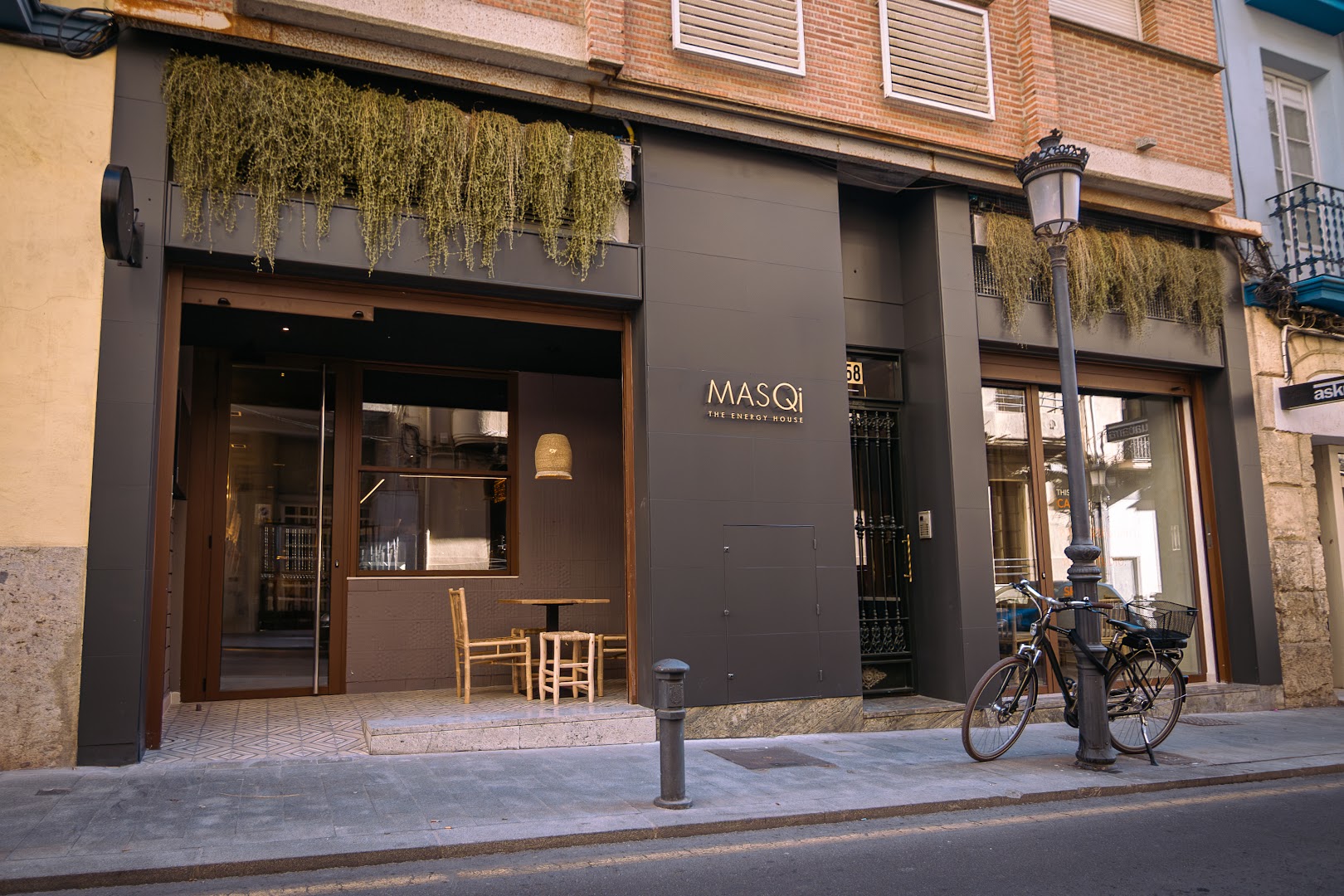 MasQi: professional exterior shot of venue