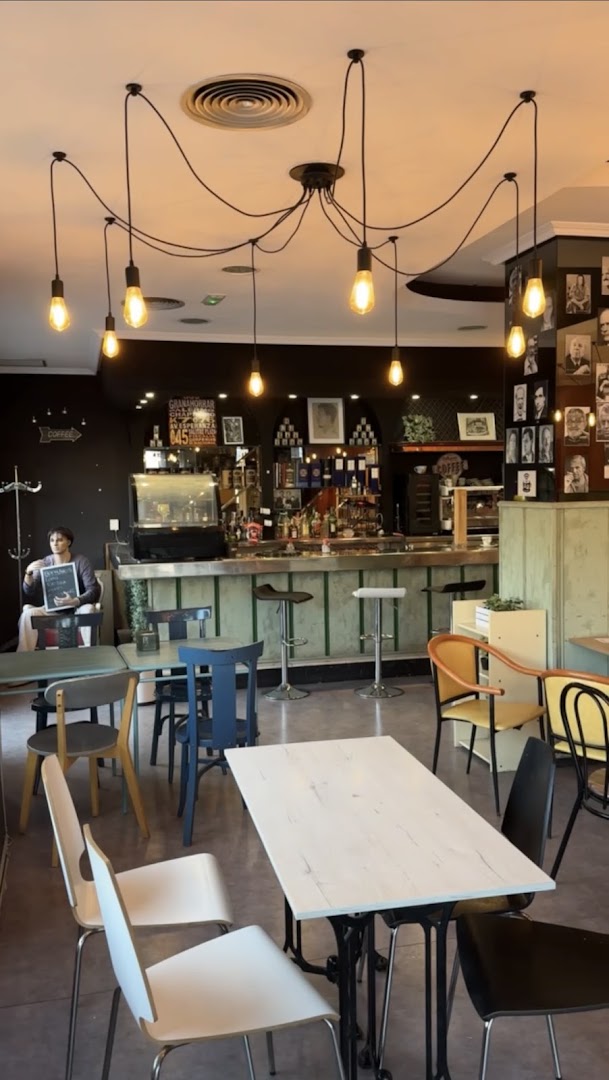 Station Vibes Brunch & Lounge: clear shot of venue interior